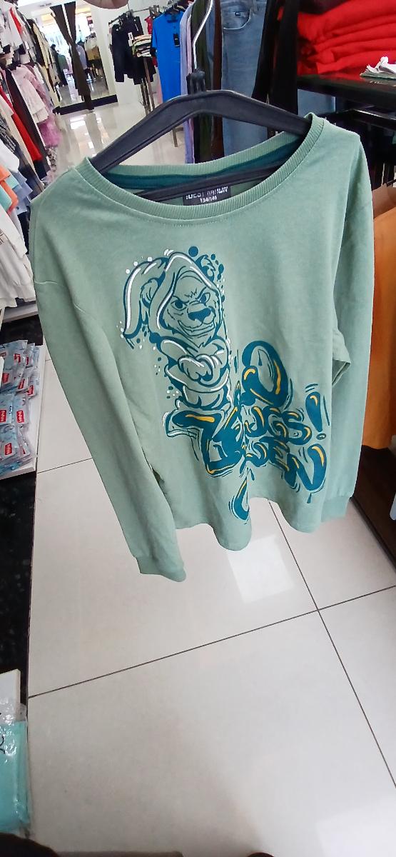 Destination sweat shirt