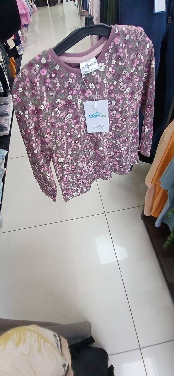 So cute sweat shirt with flowers print